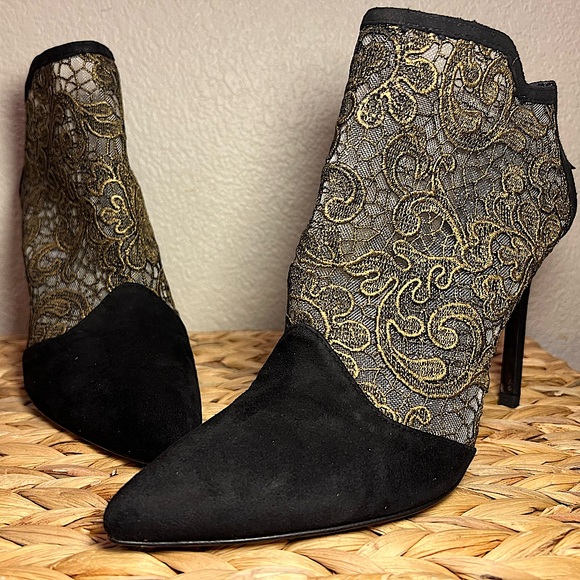 STUART WEITZMAN suede and lace stiletto bootie Heels 💛🖤🤍 - Picture 2 of 7
